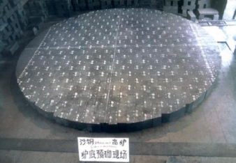 The preassembly site of 2500m³ BF bottom with microporous carbon brick is carried out in Zhangjiagang Shagang Group, Jiangsu Province( 2002)